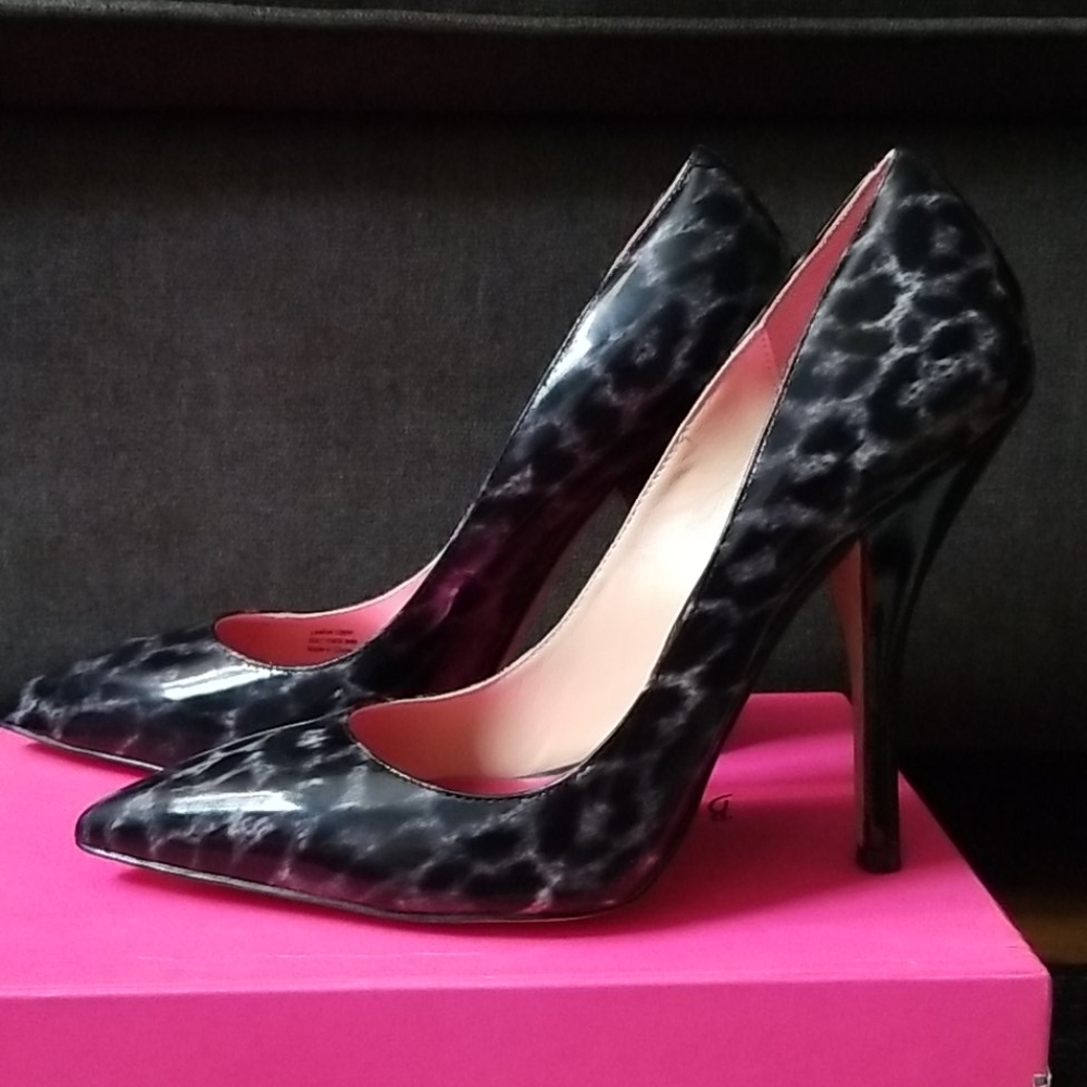 betsey johnson pointy toe heels